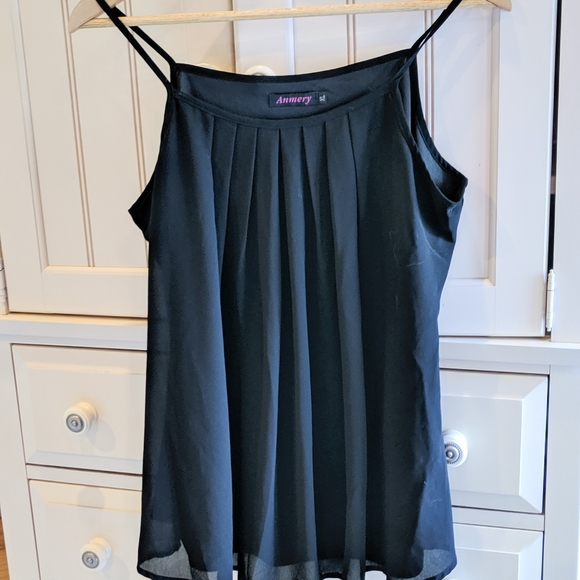 Black tank top - Picture 2 of 2